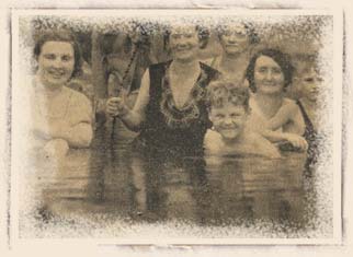 Picture of women and children sheltering from the Black Friday fires in the Yarra River